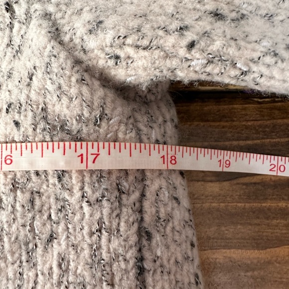 Club Monaco Women's Sweater Cream split back Size XS - Picture 5 of 8